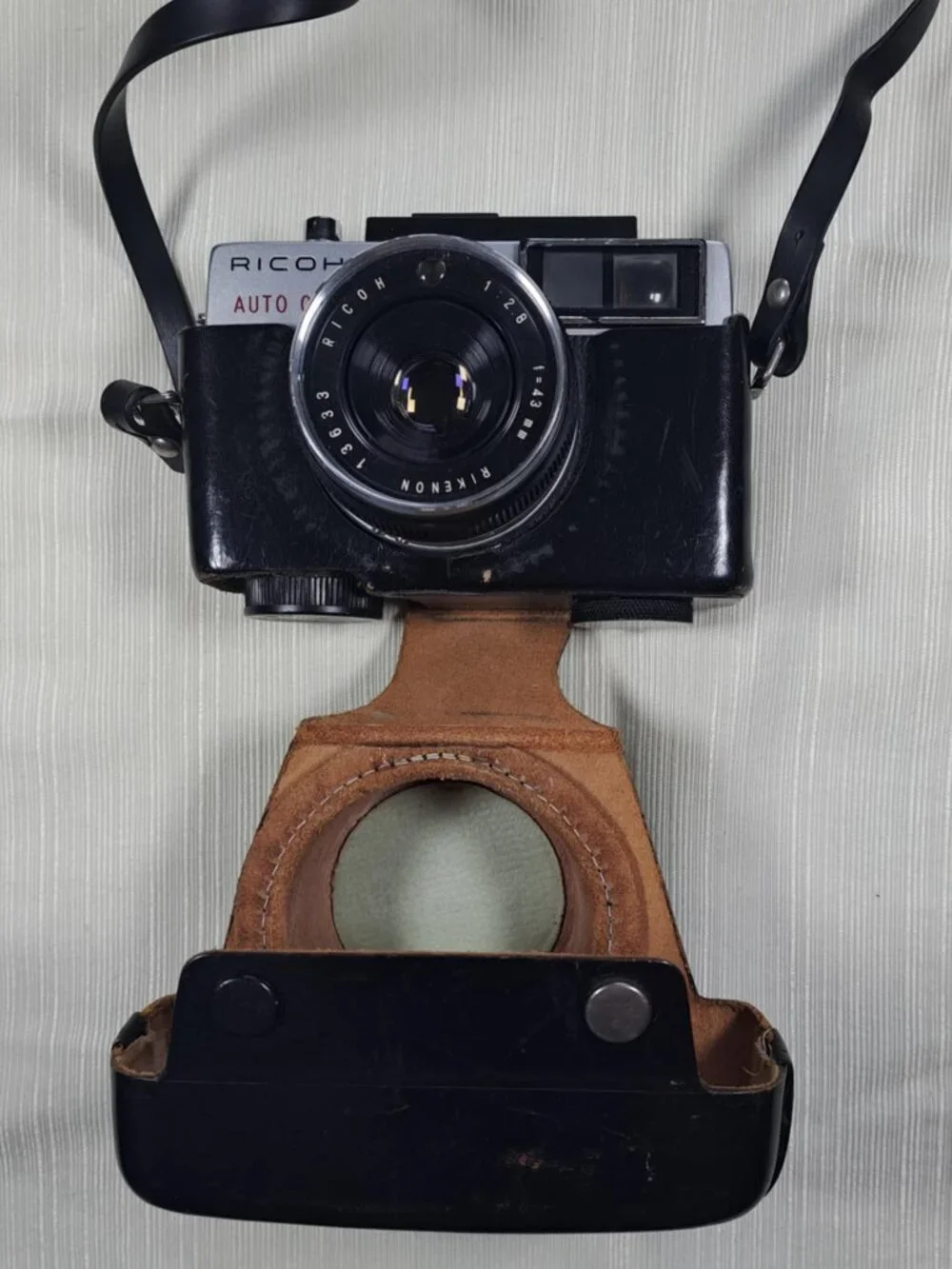 RICOH 126-C AUTO CdS 35MM CAMERA - UNTESTED - MAY NOT WORK. POSSIBLE PARTS ONLY.